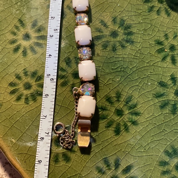 Vintage white glass and AB rhinestone bracelet - Picture 6 of 7